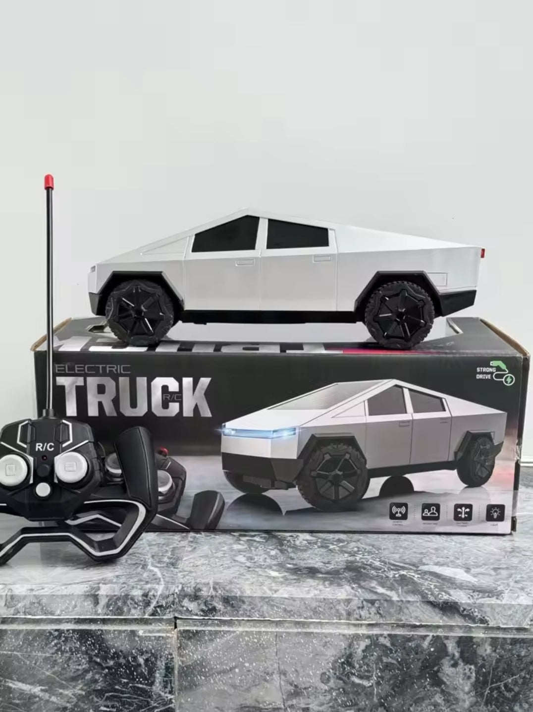1/12 Scale Cybr Truck RC Car