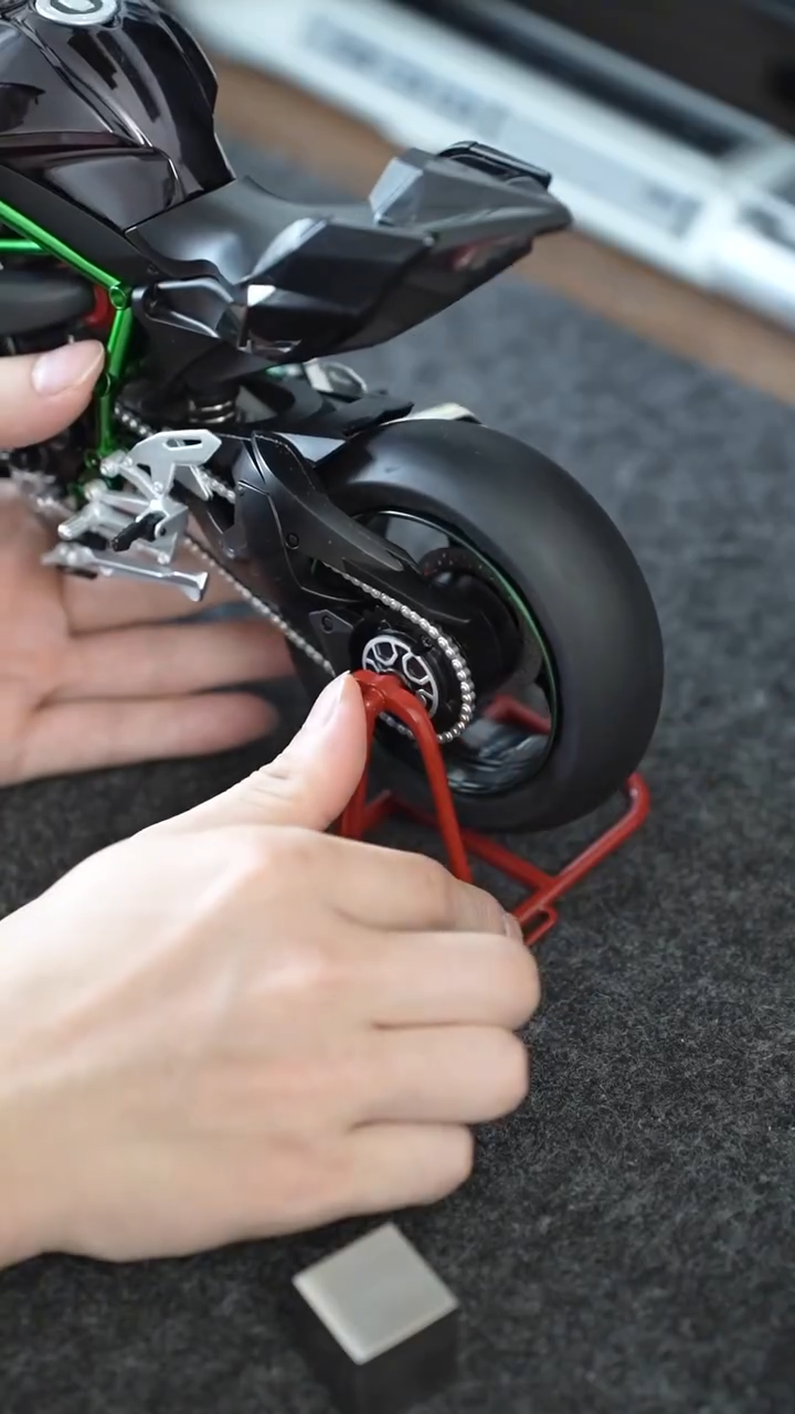 Spray Kawasaki 1:6 Alloy Racing Model